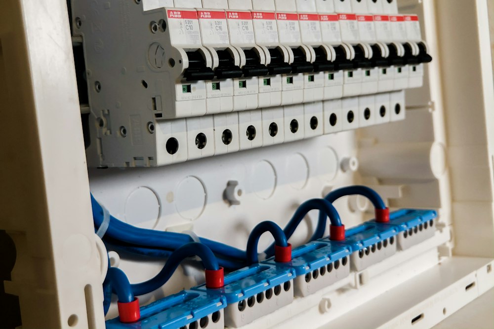 Interruptores termomagnéticos en tablero